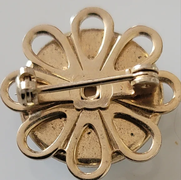 Vintage Horse pendant with floral background design. - Picture 2 of 3